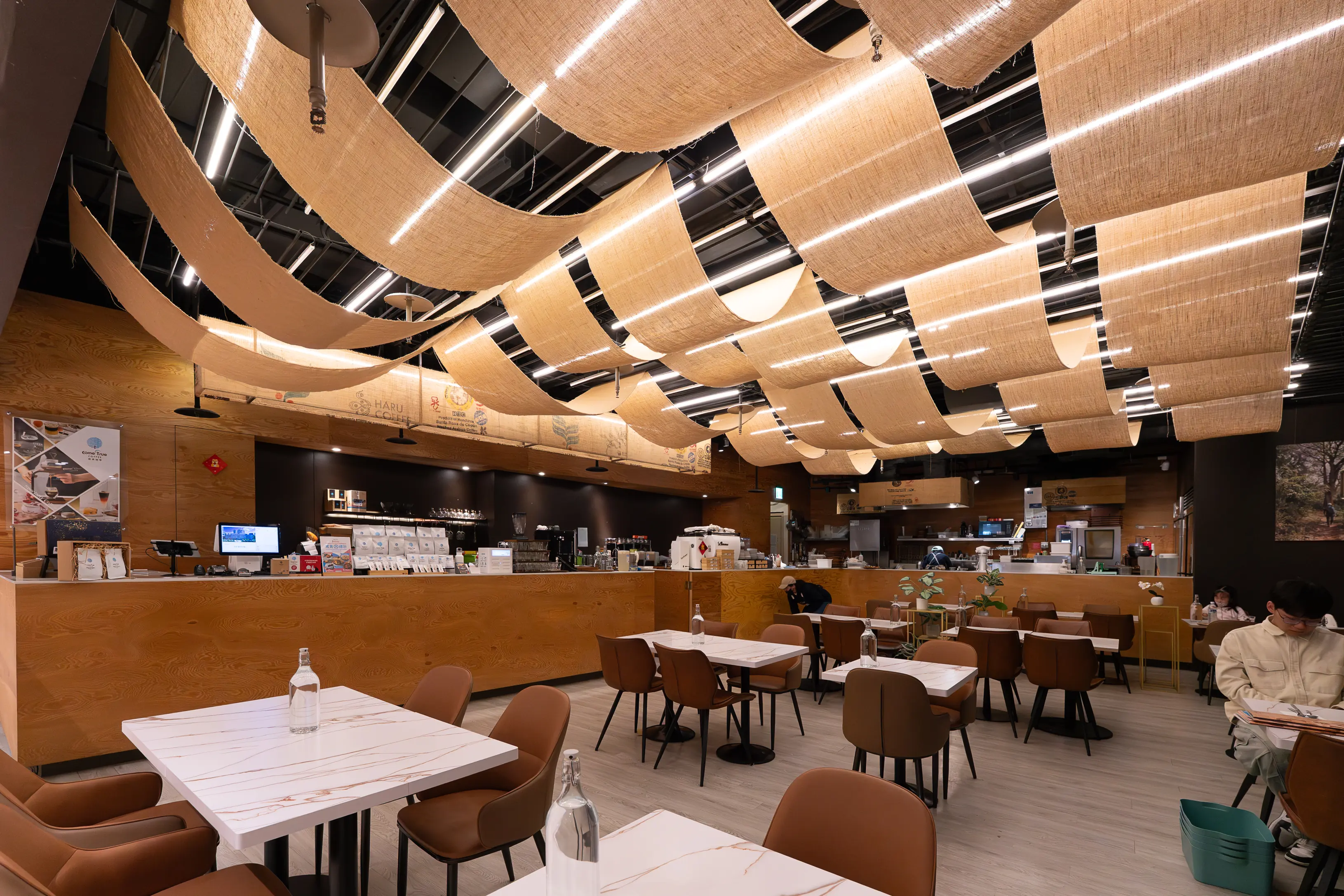 成真咖啡 BELLAVITA 信義店